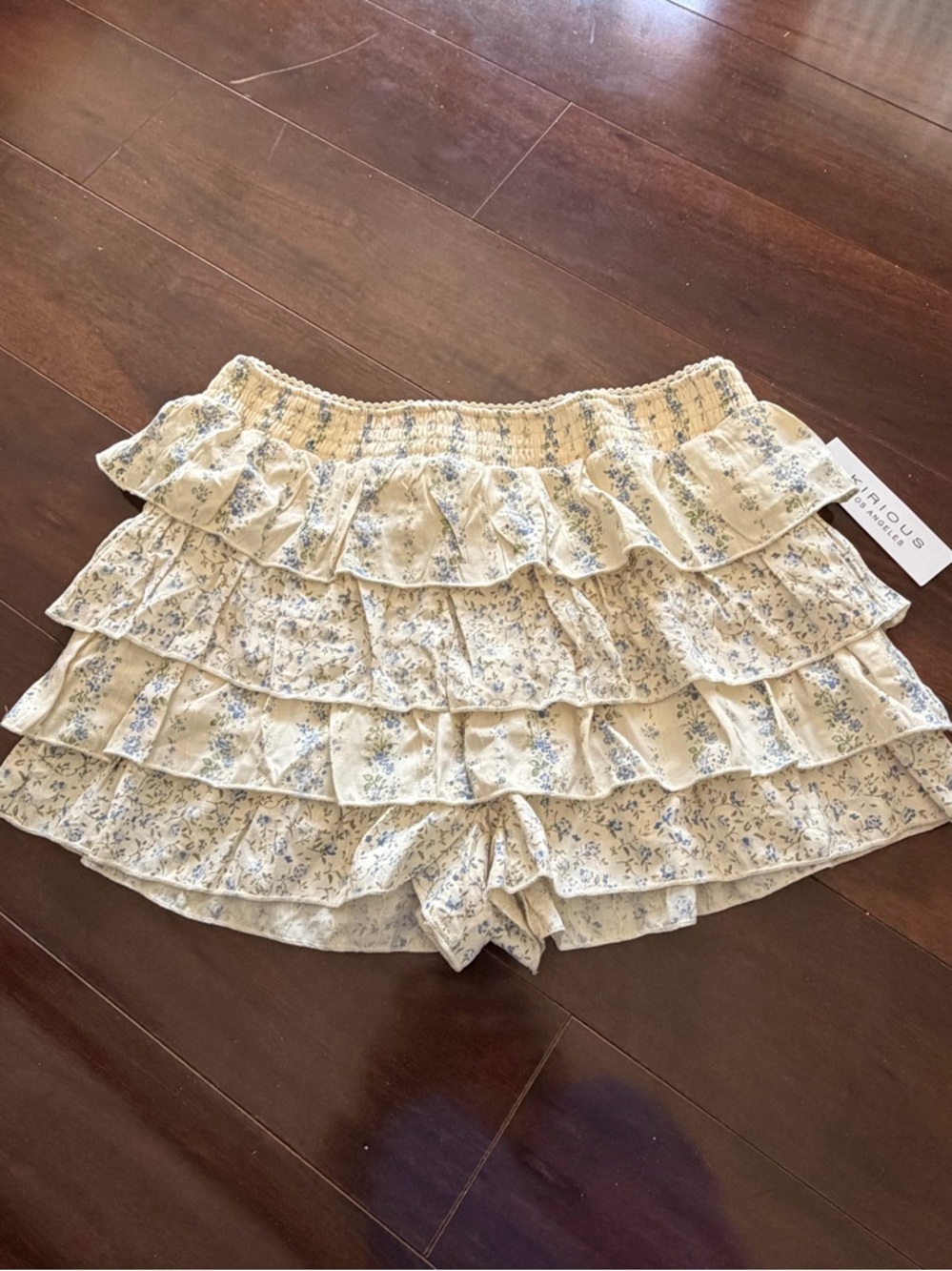 NWT - Kiriois Los Angeles - Crean & Blue - Tiered Floral Skort - Woman's Small